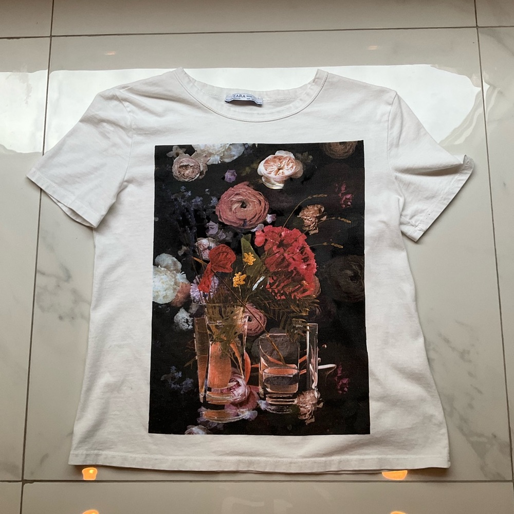 Zara tee size small
